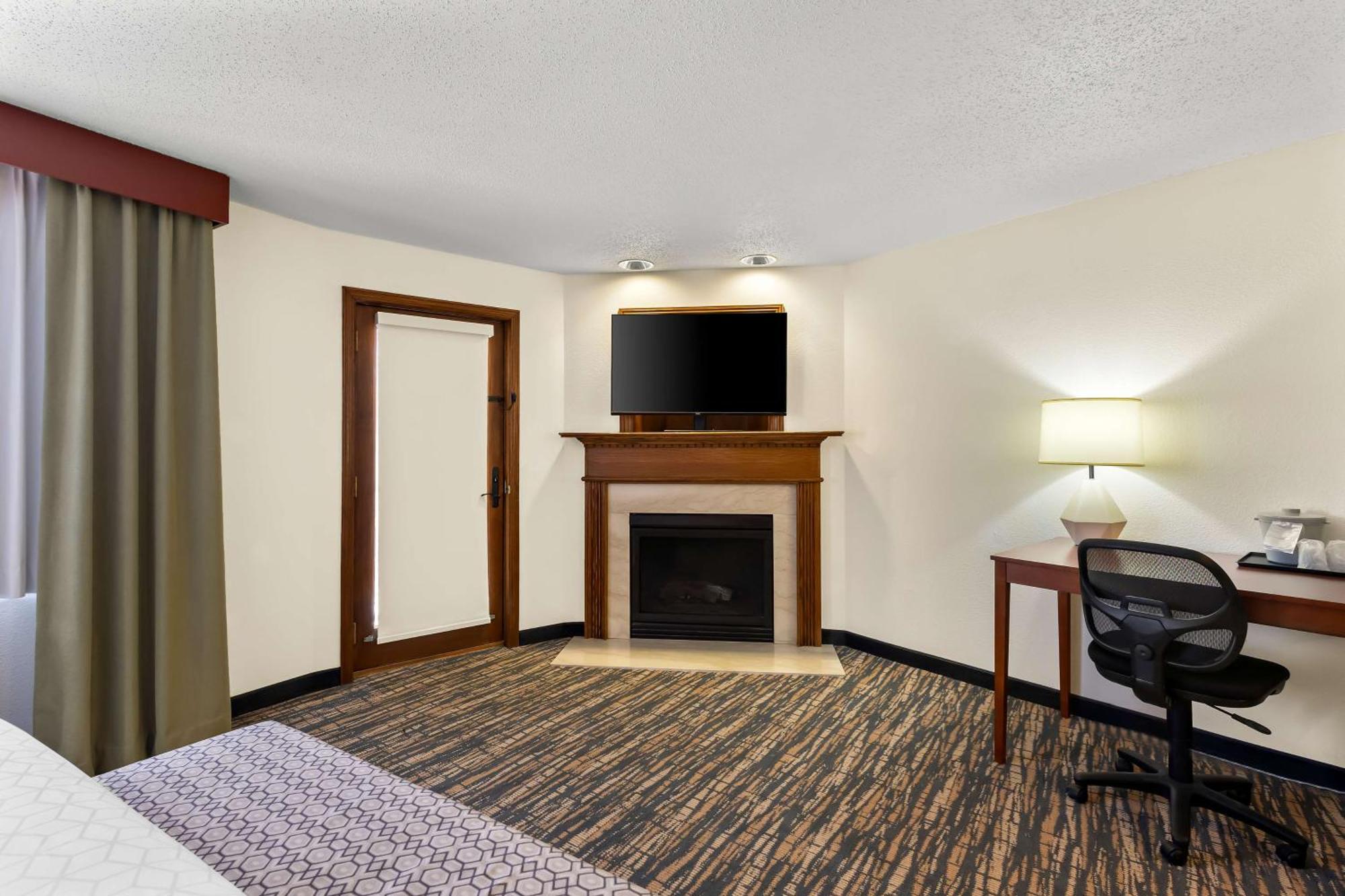 Best Western Fremont Angola I-80 90 Toll Road Exterior photo